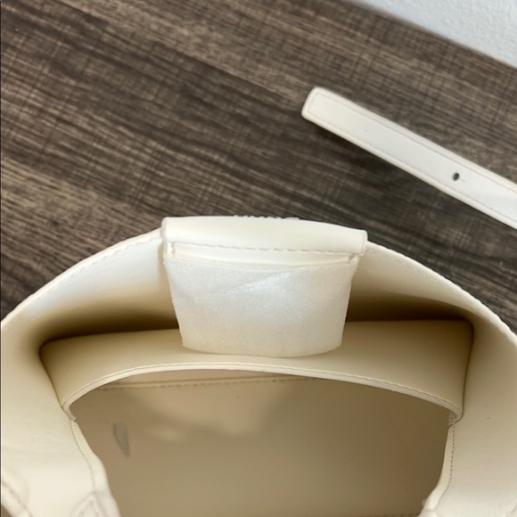 DKNY White Leather Satchel/Crossbody 🤍 - Picture 12 of 16